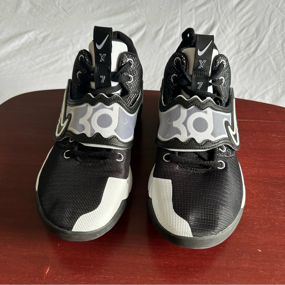 Nike kd Trey 5 size 11 Black and Volt basketball Sneakers - Picture 2 of 8